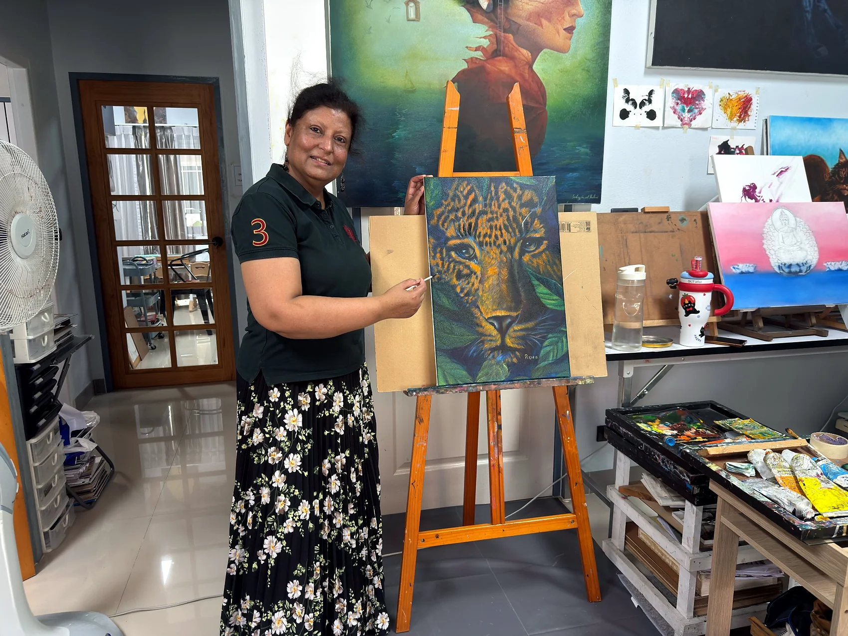 Adult student presenting a leopard painting